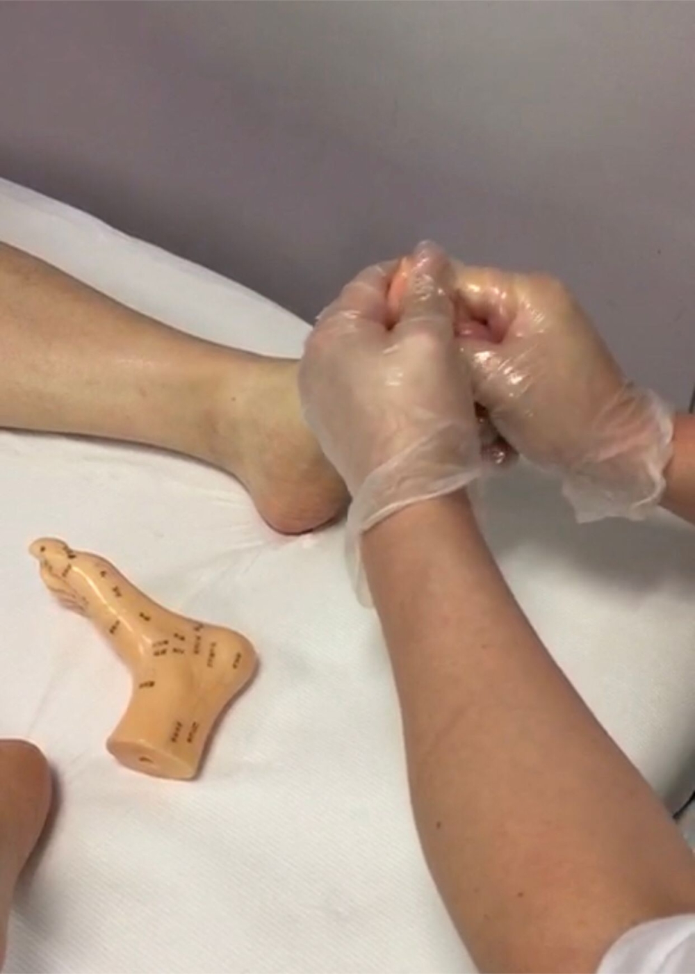 老師教授腳底按摩