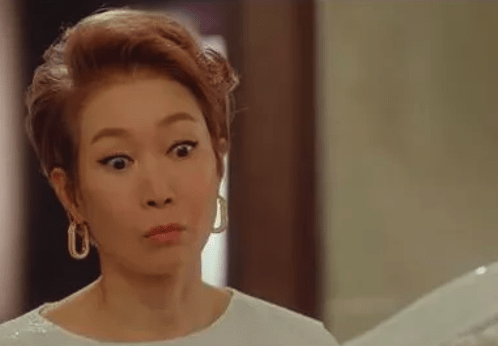 母親比較傳統，對媳婦要求嚴苛