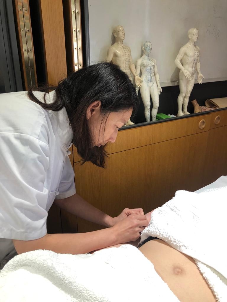 我在針灸學校做實習時攝。