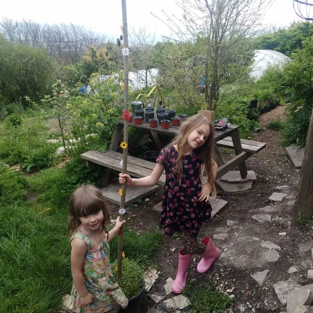 因為小朋友無時無刻都在家，父母其實比想像中還需要給孩子回應。