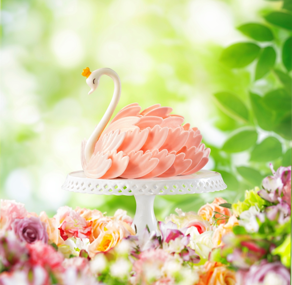 聖安娜餅屋於母親節推出天鵝造型蛋糕「Sweet Swan」。