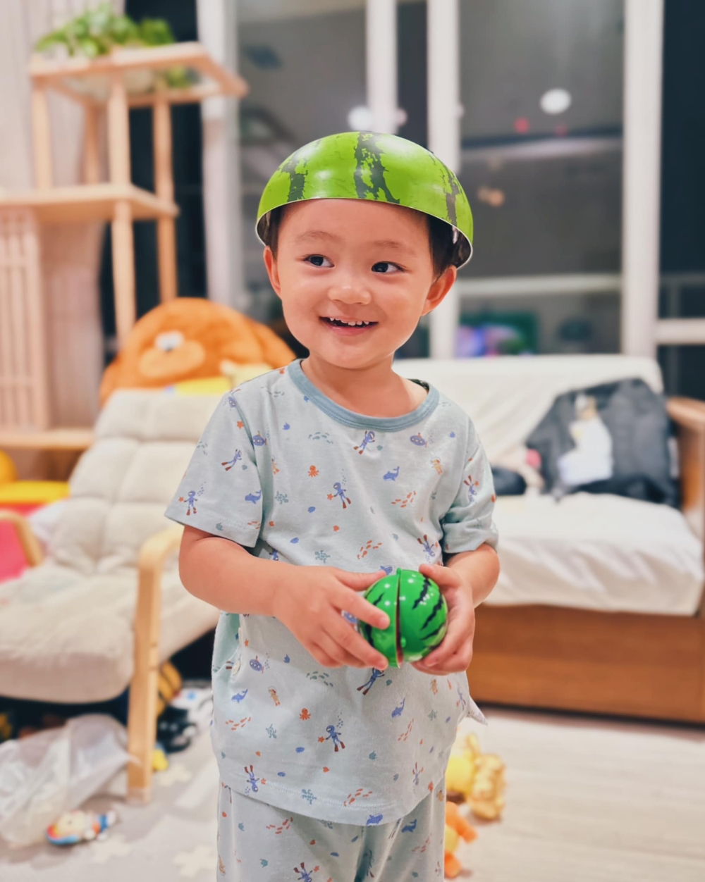 歐陽靖簽字離婚後,帶着兒子「新醬」與媽媽定居台南生活