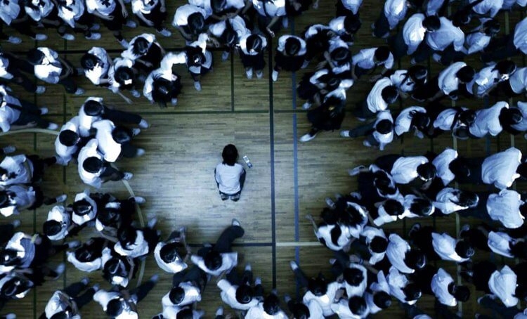 受朋輩影響，初中是欺凌情況最嚴重的一群