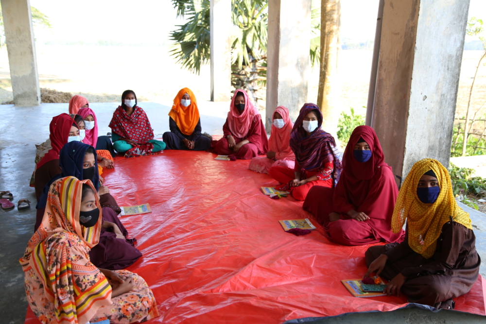 在生殖教育課上，女孩能夠公開討論有關月經的問題。阿卜杜勒認為教育是打破沉默及羞辱的第一步，希望藉此確保女孩在成長過程中了解自己的身體和權利，長遠推動社會變革。