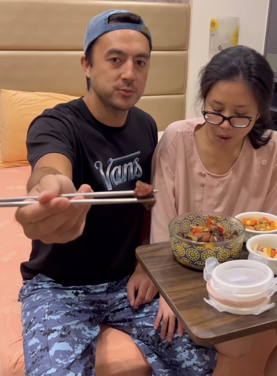 班傑形容台版口感和鴨血、豬肝類似。