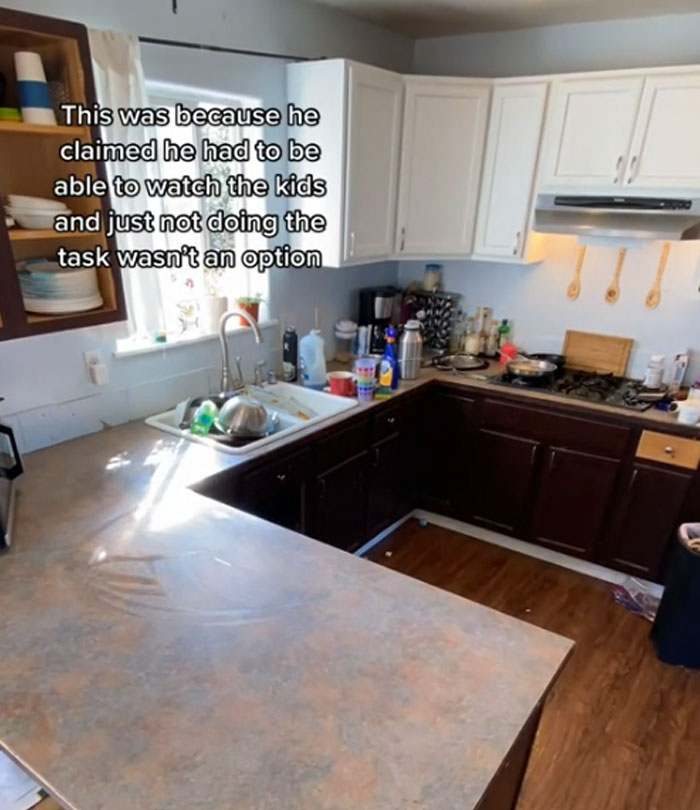 人妻把廚房打掃得煥然一新