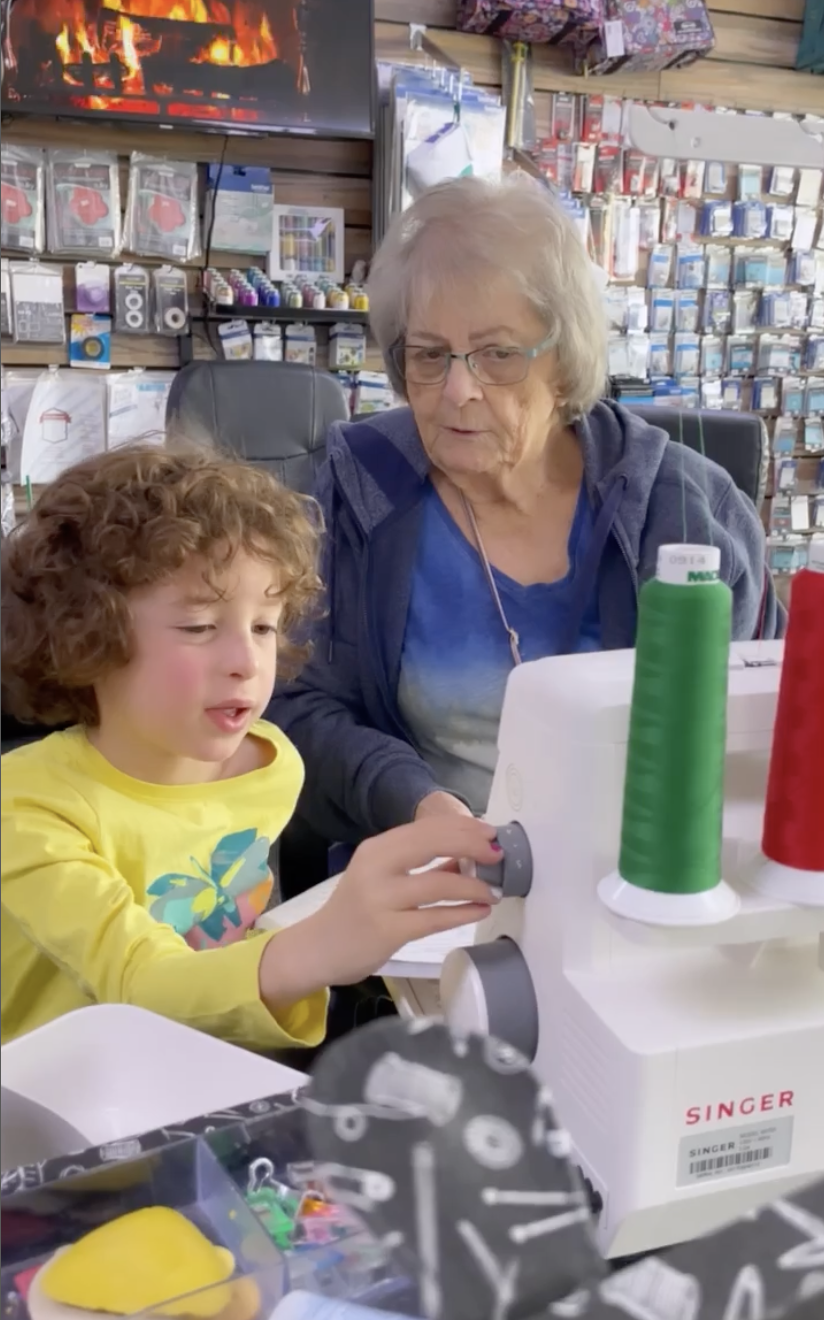 Max開始學習縫紉技術。