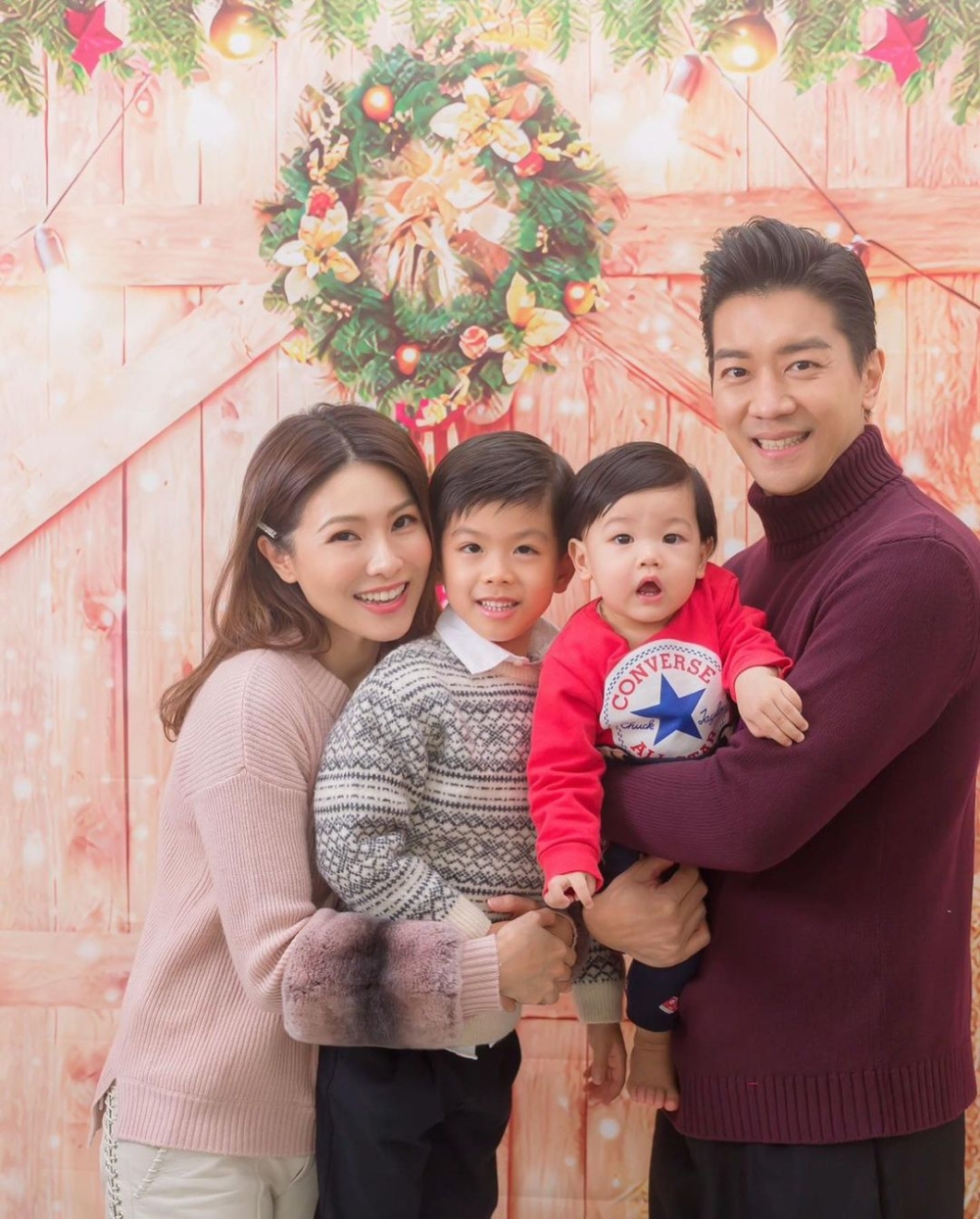 黎諾懿一家四口幸福美滿