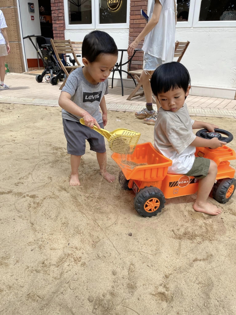 來到Cafe Roma,當然要到沙灘玩!