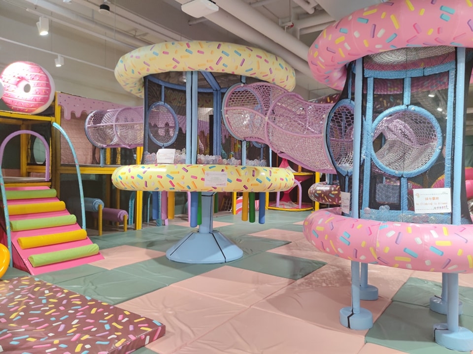 KidsKiss親子主題餐廳有超大的兒童玩樂區域。