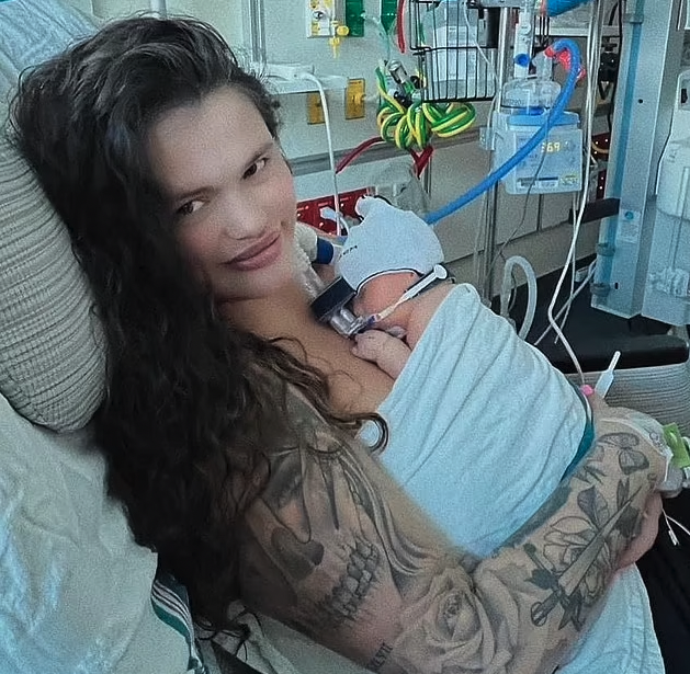 晉身為外公的富豪Barrie迫不及待於社交平台上發佈孫女的照片。