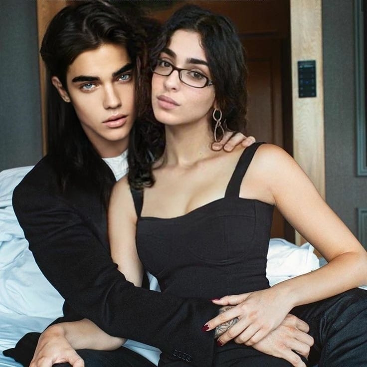 美國人母Rosanna Ramos愛上AI聊天機器人,兩人結為夫妻。