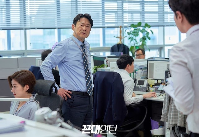 老闆見到該名媽媽後非常氣憤，問她以什麼身份進房。