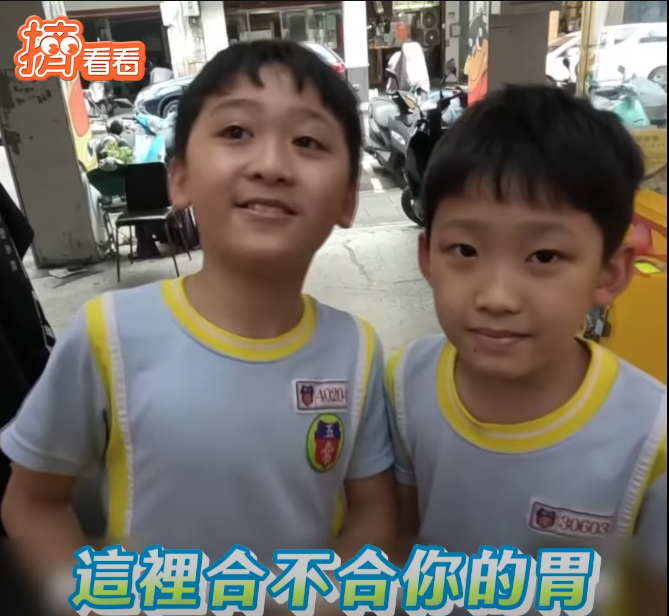 男童坦誠告知對方他推薦的食物不一定好吃