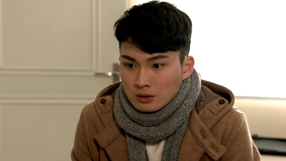 兒子踢爆父親年薪未夠的士司機多。