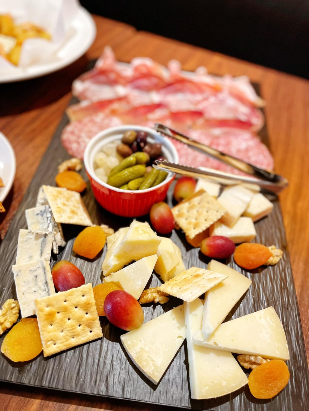 餐廳設計了許多適合大人及小朋友食用的菜式。