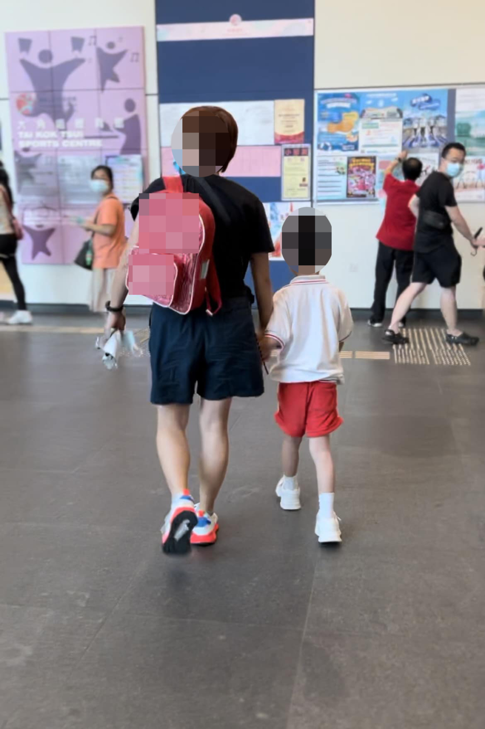 事主告知男童母親有關情況，希望對方加以管教。