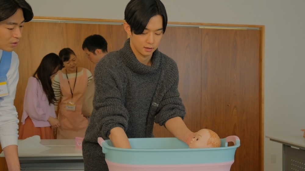 育兒是夫妻雙方的責任,因此老公需要主動承擔育兒事務。