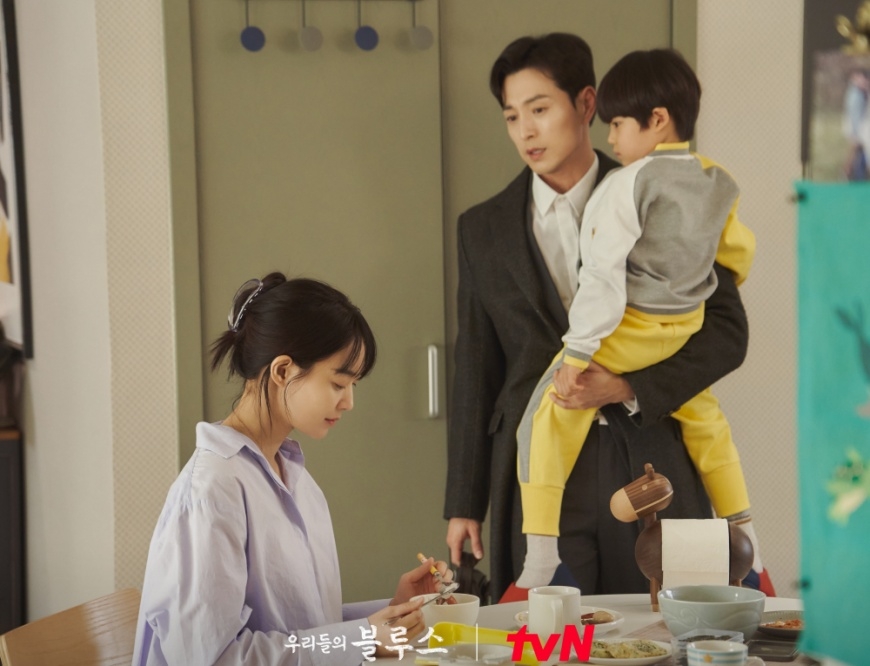 爸爸開口勸阻也遭殃。