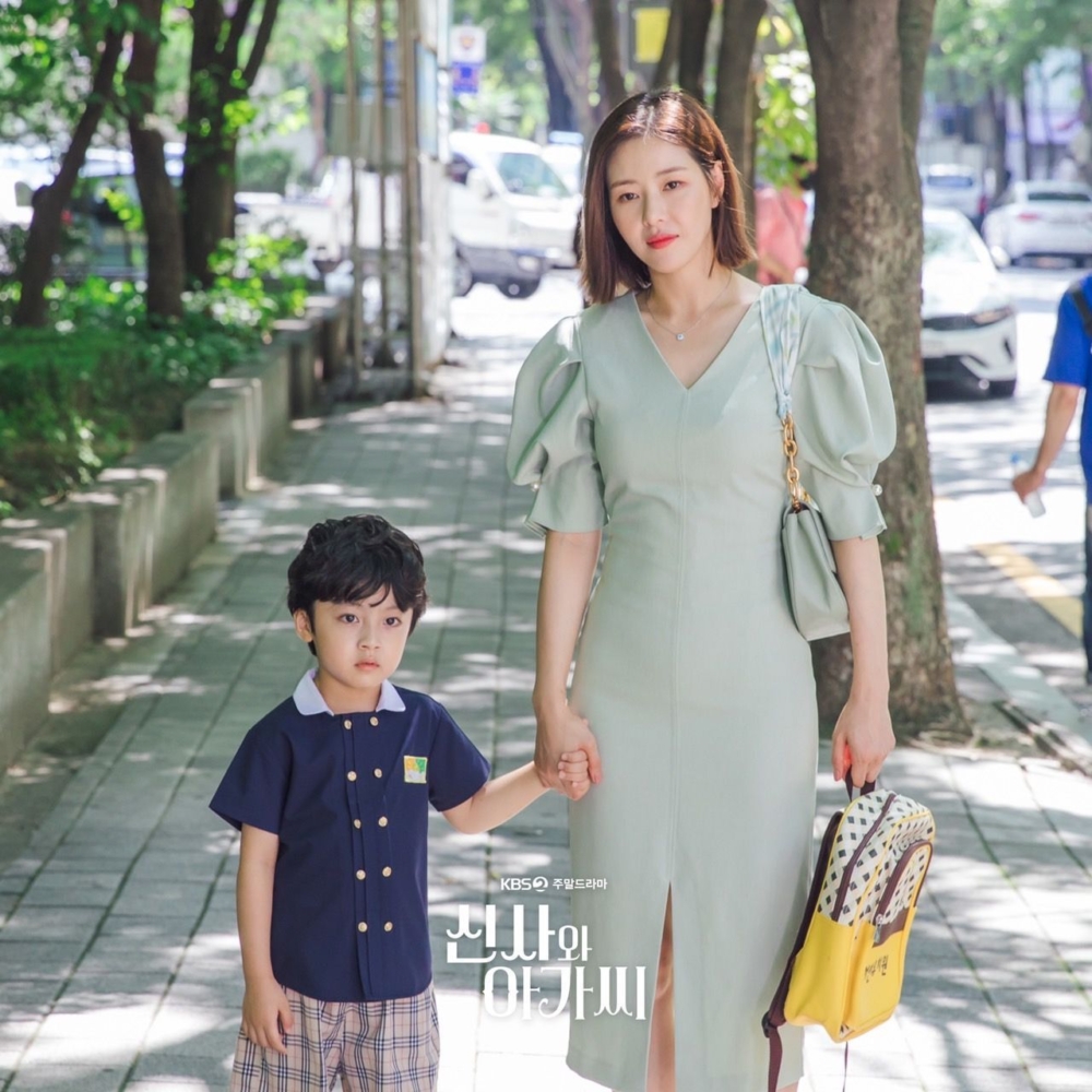 高薪厚職家庭無法分身照顧孩子，「兒童陪伴師」職業順應而生。