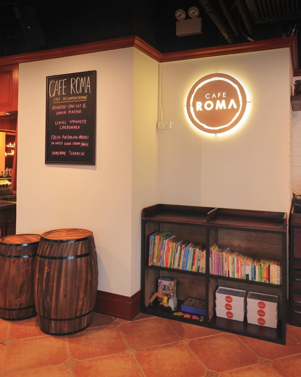 Cafe Roma今年3月重新開幕。