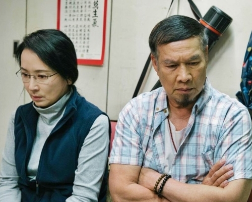 老爺奶奶認為人妻工作太辛苦,捱壞身體,所以未能生育,更曾想迫她辭職或轉工。