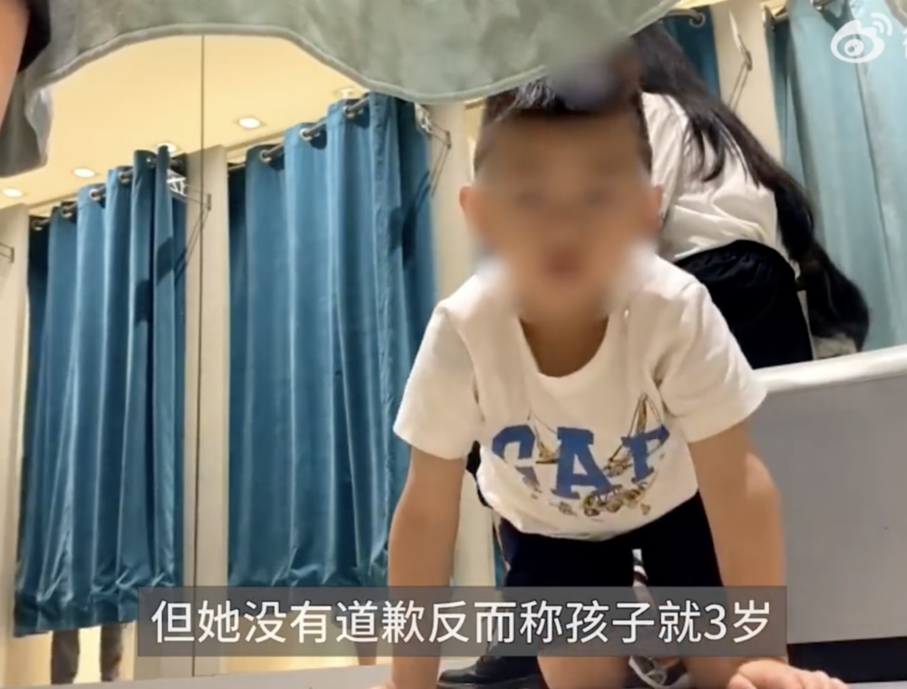 男童父母沒有道歉,反而對女子出言不遜。