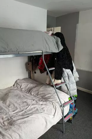 孩子們的臥室內有2張雙層床，剛好能睡6個人。