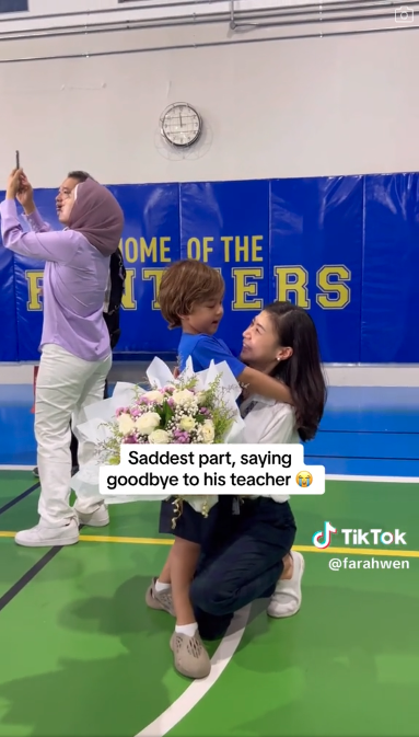 Ali上前與任教老師擁抱。