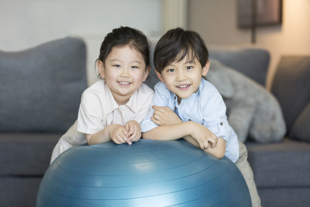 家有一子一女，小一時如何選學校？