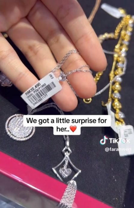 Ali的家人為老師購買了一條價值32,490令吉（約54,000港元）的名牌頸鏈。