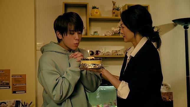 網民提醒條約背後是媽媽「陪孩子時間少，孩子不滿」。