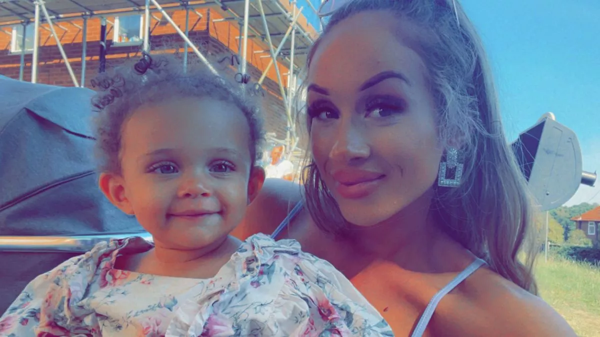 英國一名網紅媽媽因為曝光讓6名子女睡一間臥室，而遭網民抨擊。