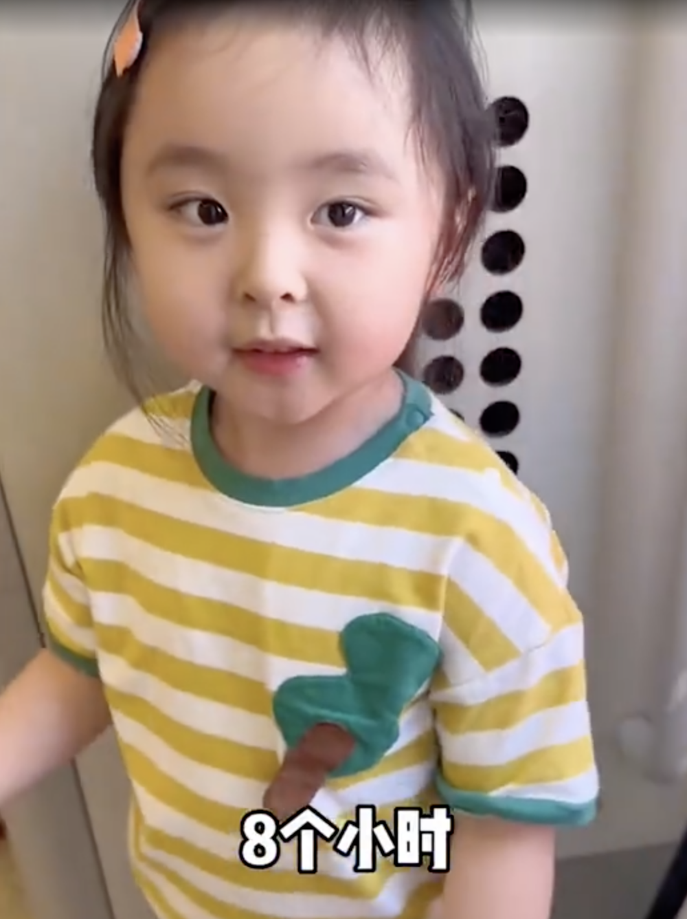 內地3歲女童，坐10小時高鐵仍能不吵不鬧，成為典範