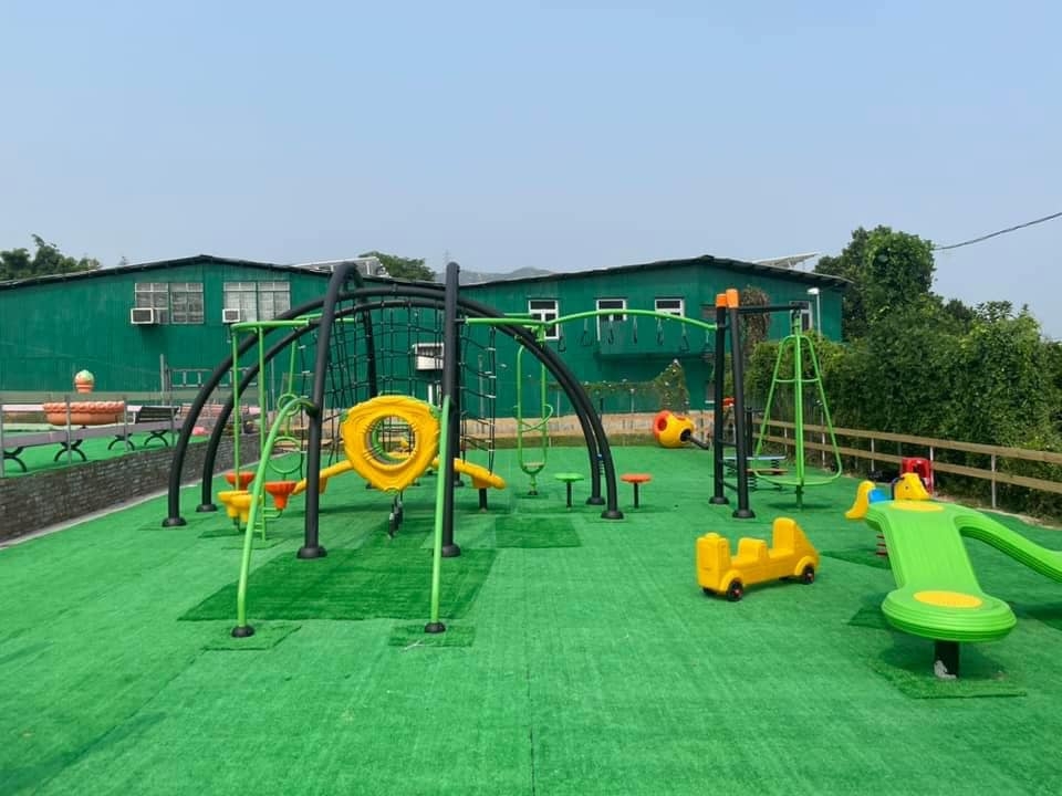 各種攀爬設施。