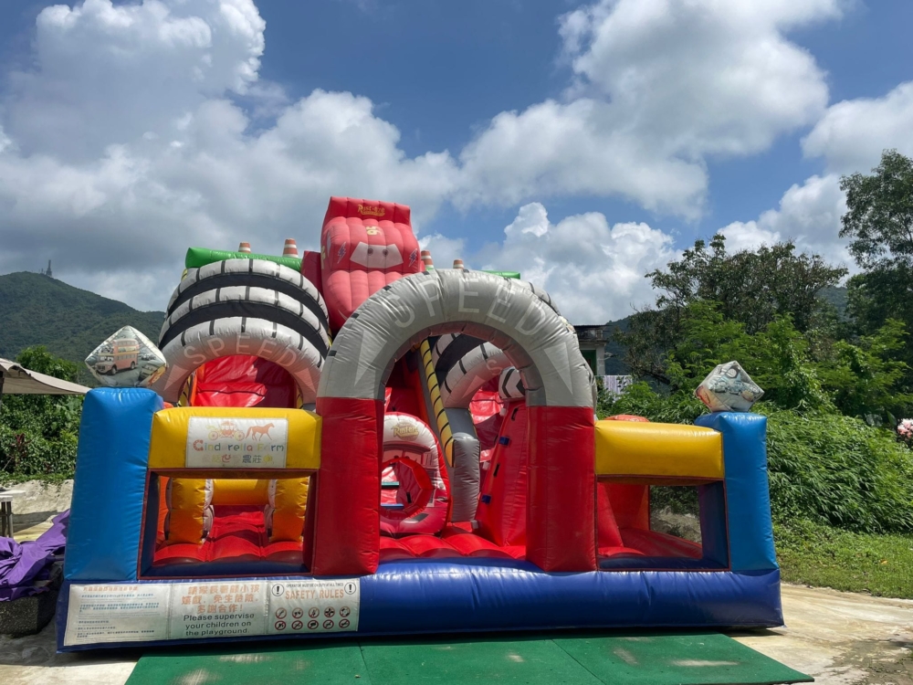 必不可少小朋友最愛的充氣城堡放電設施。