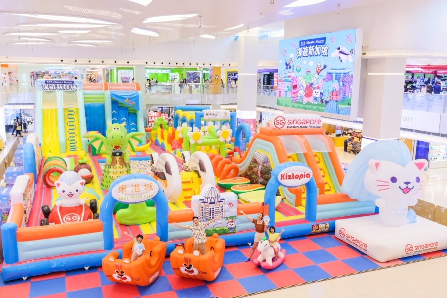 新加坡最大的親子遊樂場Kiztopia、JumptopiaTM全球最大型一體式充氣彈床城堡於今個暑假登陸香港。