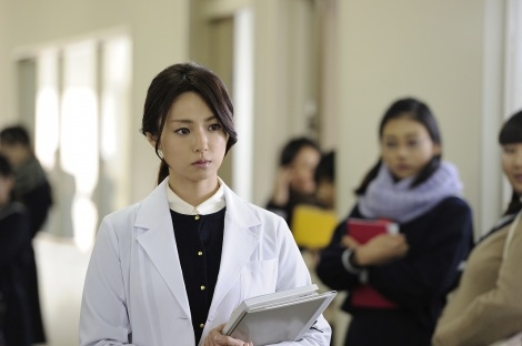 事主正好看見男友媽媽一張自拍照，發現對方是自己初中的補習老師。