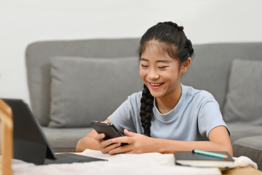 學生容易受電子設備干擾，導致成績下滑。