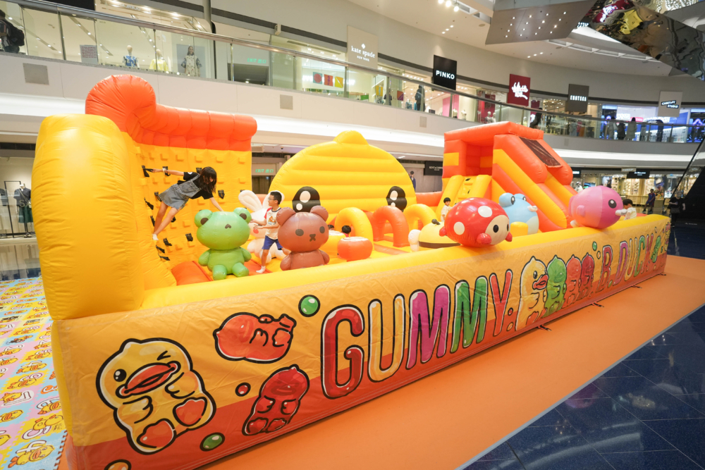 B.Duck充氣彈床設於又一城。