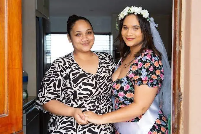 Sheldon與Cassidy的長相相似,令親生父母懷疑。