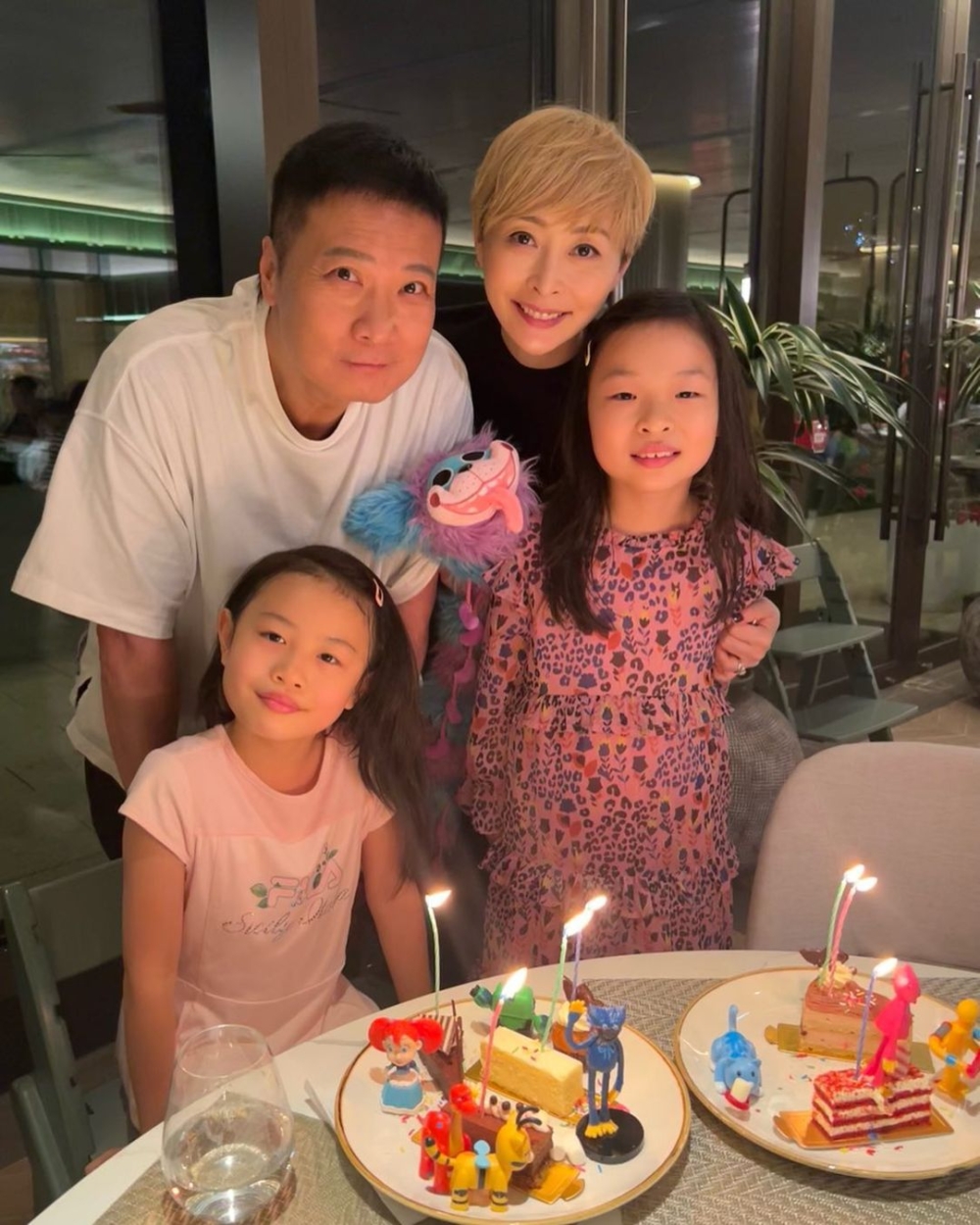 錢嘉樂和湯盈盈婚後育有兩名女兒。