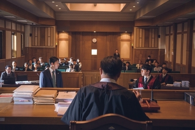 Angeline在接受英國媒體訪問時直言,本身不知道父親的財產,直到父母離婚鬧上法庭才知悉。