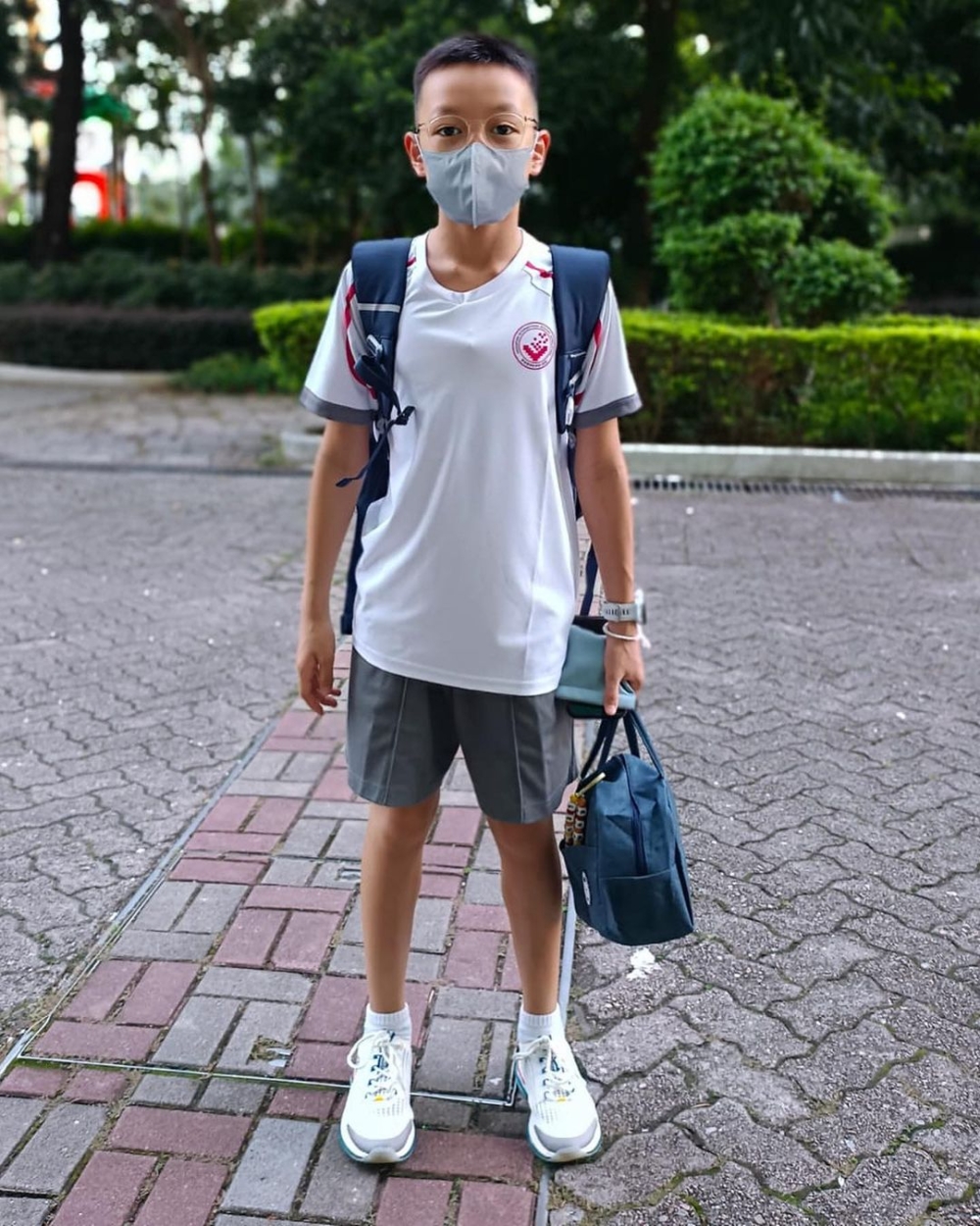 Evan就讀新加坡國際學校。