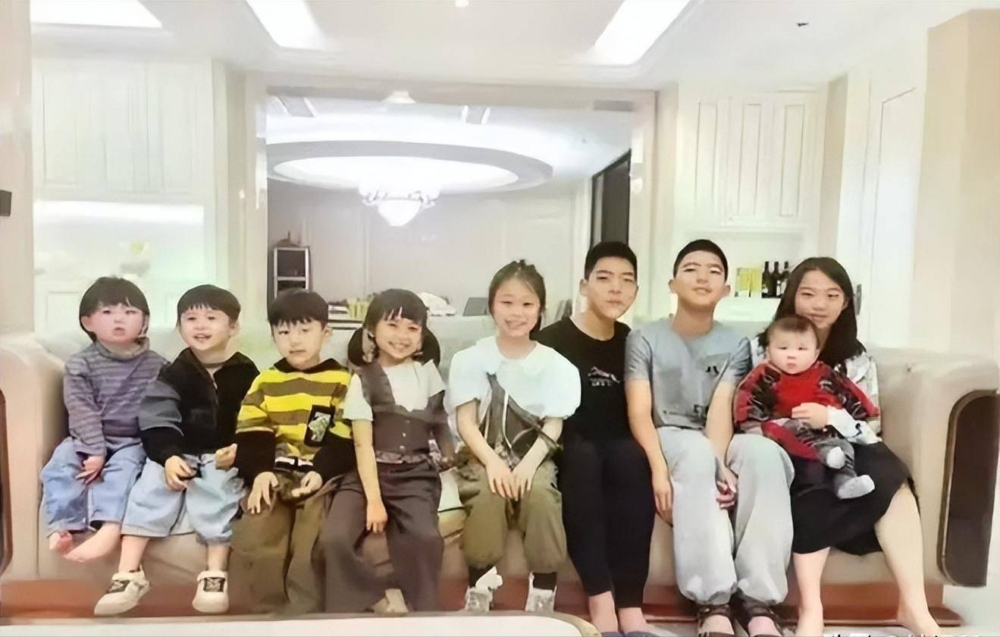 有網民發現，田東霞居住在價值約2000萬以上、面積幾百平方米的豪宅。