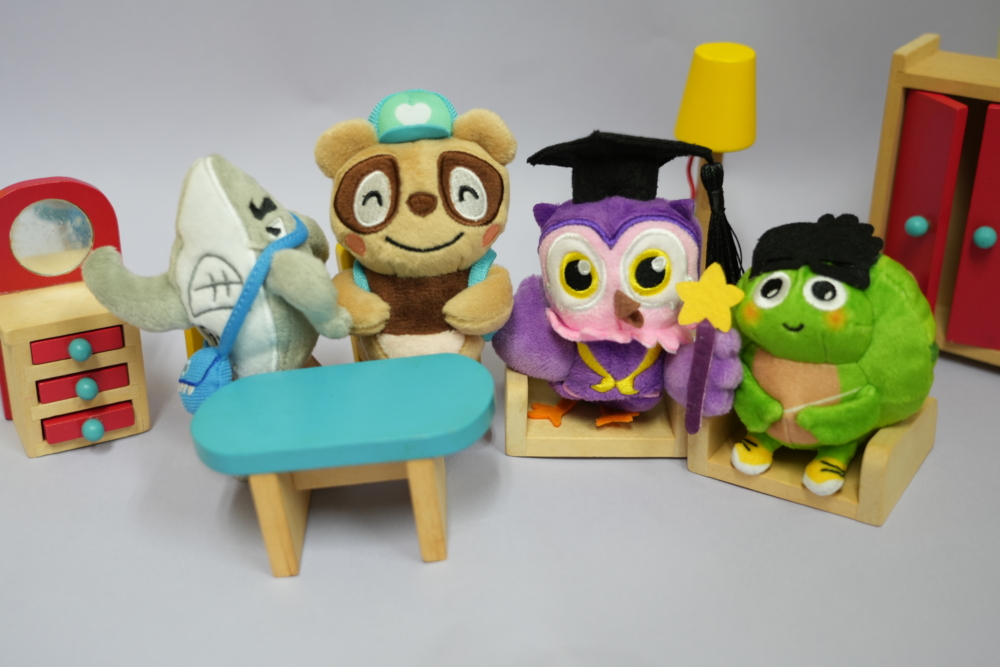 家長﹑兒童及青少年完成課程後更可以累積積分,換取實用又精美的紀念品。