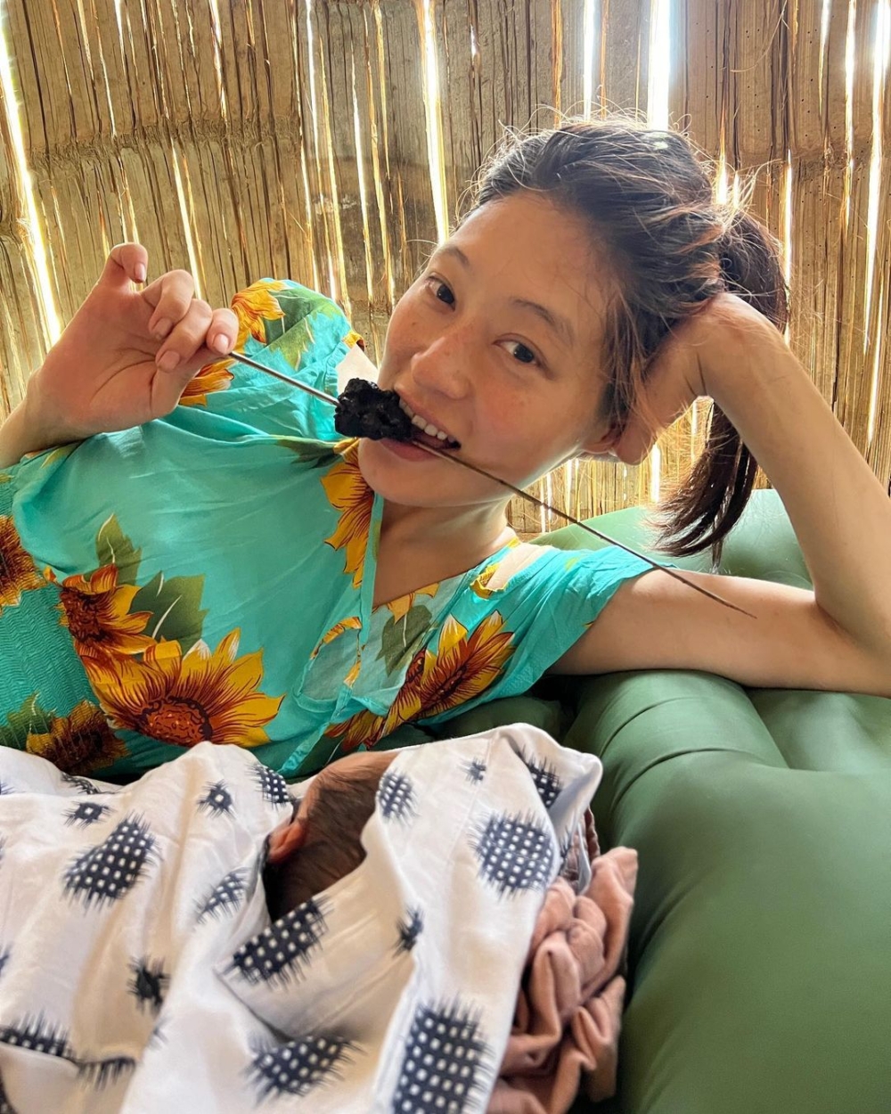 日本女歌手KOM_I在亞馬遜雨林生子,分享食胎盤體驗。