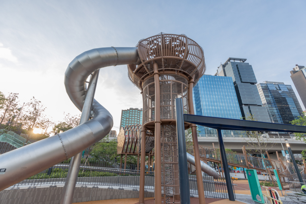 園內亦有不少遊樂設施給小朋友放電。