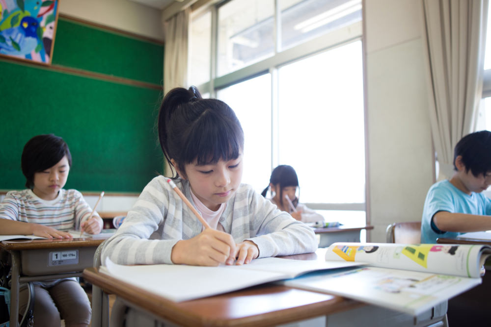 女童因字體不工整,被老師批評