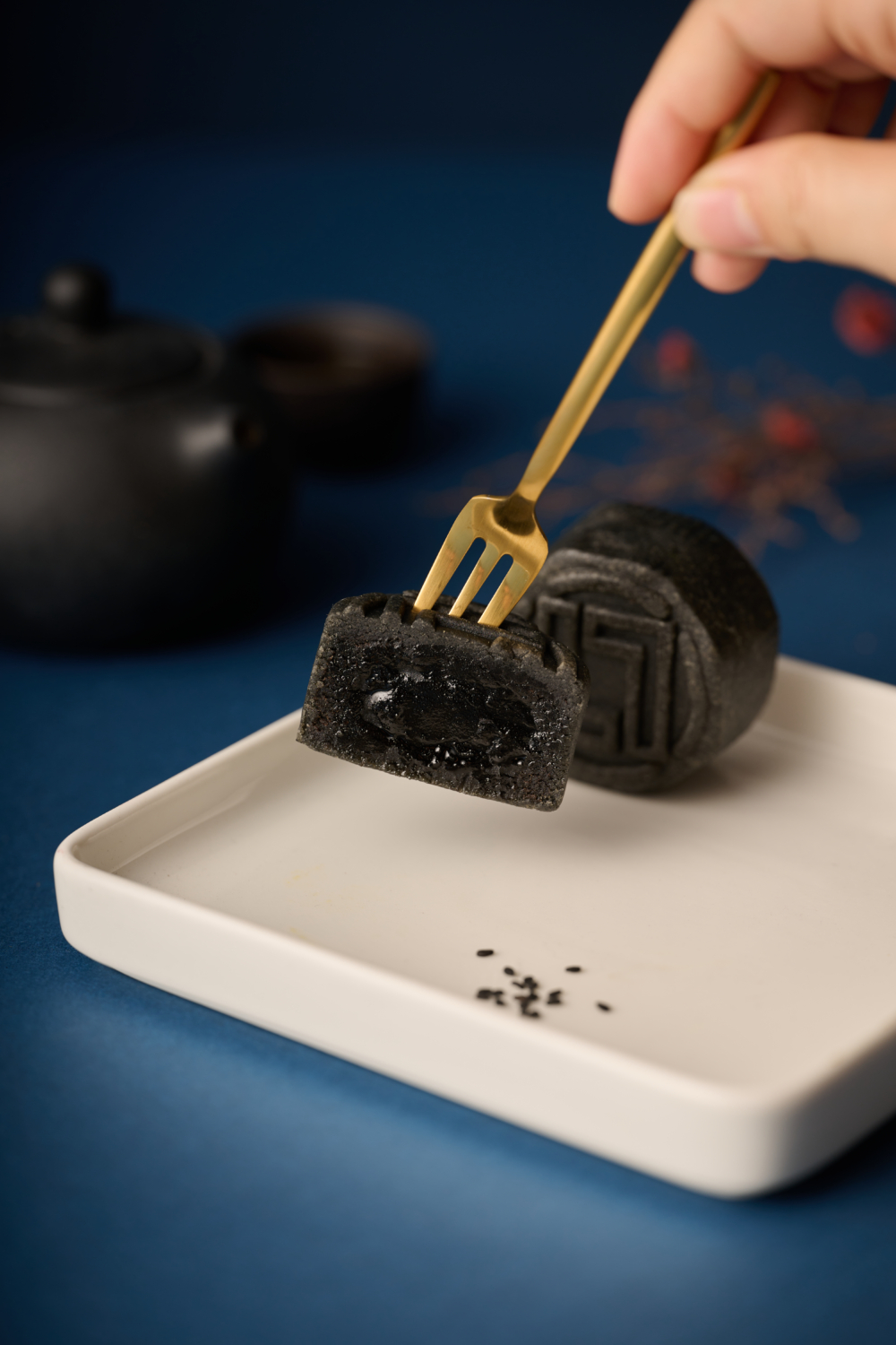 LIFETASTIC黑芝麻流沙月餅。